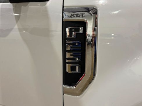 Used 2022 Ford F250 XLT w/ XLT Value Package AWD/4WD image 16