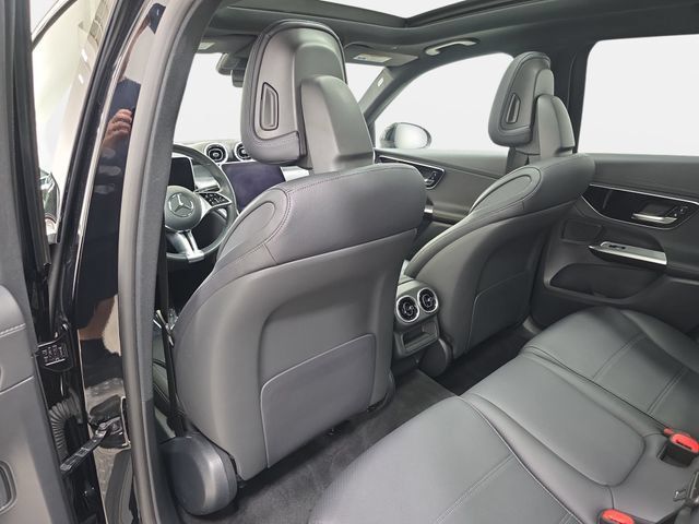 Used 2024 Mercedes-Benz GLC 300 4MATIC image 12