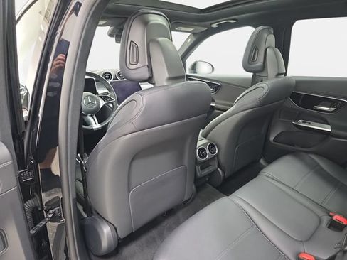 Used 2024 Mercedes-Benz GLC 300 4MATIC image 12