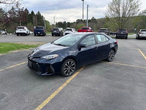 Used 2018 Toyota Corolla SE w/ SE Premium Package FWD image 7