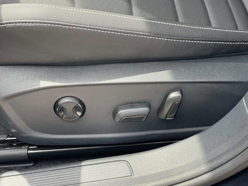 Used 2024 Volkswagen Jetta SE w/ Panoramic Sunroof Package FWD image 20