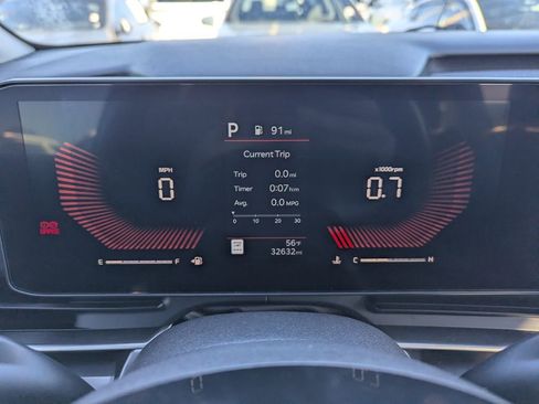 Used 2025 Kia Carnival image 31