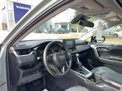 Used 2019 Toyota RAV4 XLE w/ Convenience Package image 11