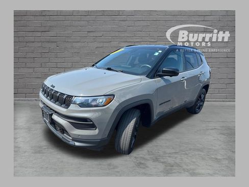Used 2023 Jeep Compass Latitude w/ Convenience Group AWD/4WD image 1