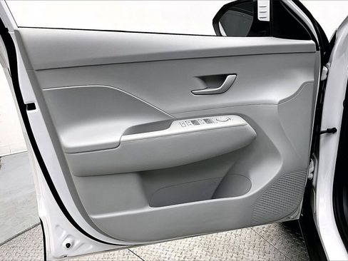 Certified 2024 Hyundai Kona SEL image 17