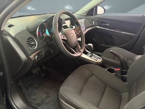 Used 2015 Chevrolet Cruze LT w/ Technology Package image 4