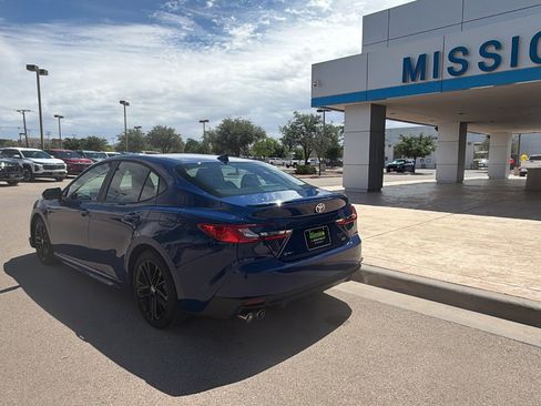 Used 2025 Toyota Camry SE FWD image 3
