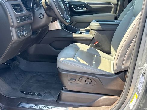 Used 2023 Chevrolet Suburban Z71 w/ Luxury Package AWD/4WD image 9