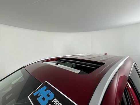 Used 2022 Toyota Highlander XLE image 23