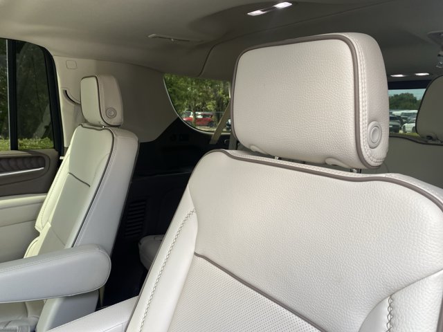 Used 2024 GMC Yukon XL Denali AWD/4WD image 13