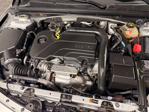 Used 2022 Chevrolet Malibu LT FWD image 43