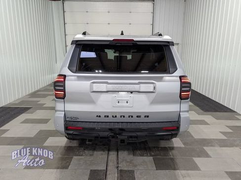Used 2025 Toyota 4Runner TRD Sport AWD/4WD image 3