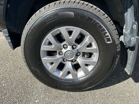 Certified 2018 Toyota Tacoma SR5 w/ SR5 Appearance Package (SM) image 23