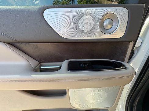 Used 2023 Lincoln Navigator Reserve AWD/4WD image 21