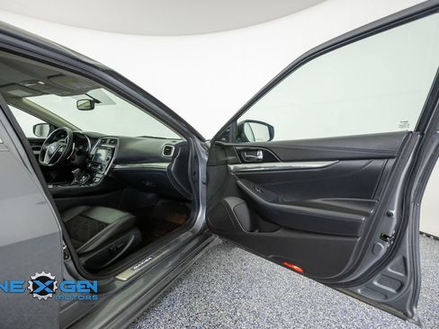 Used 2018 Nissan Maxima SR w/ Midnight Edition FWD image 40