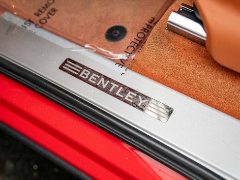 Used 2017 Bentley Bentayga image 32