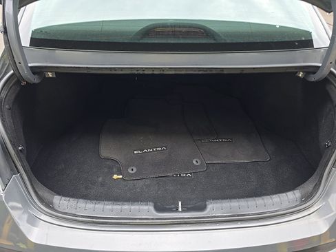 Used 2024 Hyundai Elantra SE FWD image 15