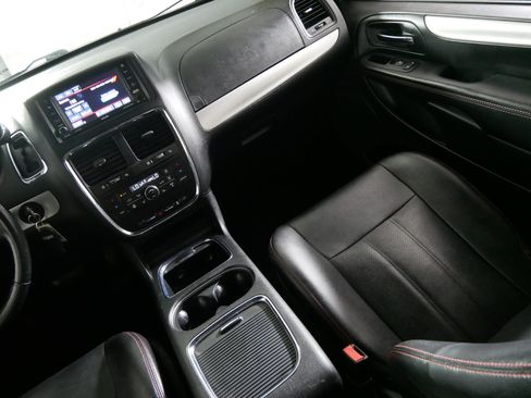 Used 2016 Dodge Grand Caravan R/T w/ Driver Convenience Group FWD image 11