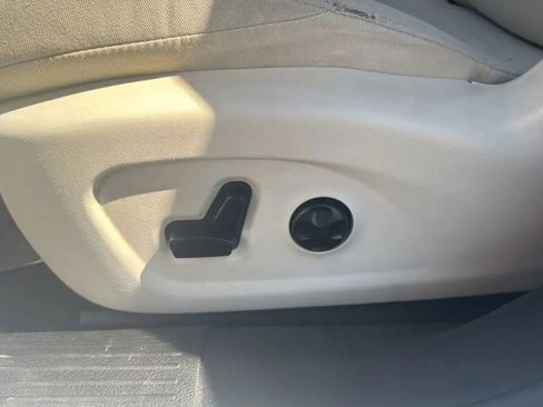 Used 2015 Chrysler 200 Limited w/ Convenience Group FWD image 17