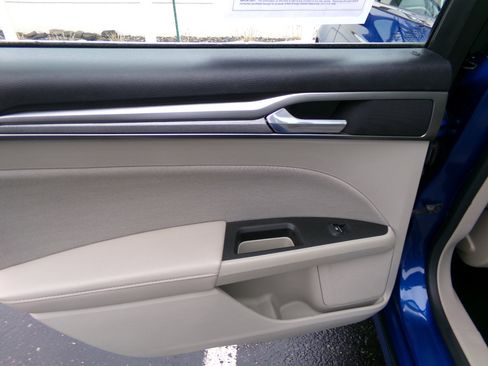 Used 2018 Ford Fusion SE image 25