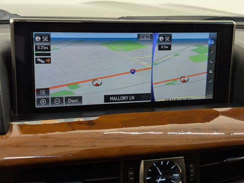 Used 2020 Lexus LX 570 4WD w/ Luxury Package image 26