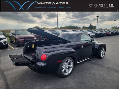 Used 2005 Chevrolet SSR w/ Preferred Equipment Group image 9