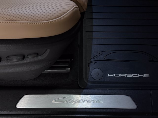 Certified 2026 Porsche Cayenne E-Hybrid AWD/4WD image 35