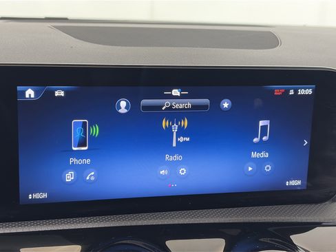 Used 2025 Mercedes-Benz CLA 250 4MATIC image 17