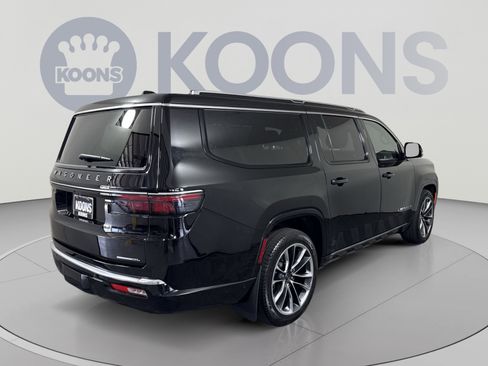 Used 2023 Jeep Wagoneer L Series III w/ Premium Group I AWD/4WD image 7