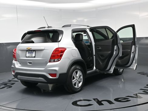 Used 2019 Chevrolet Trax LT w/ LT Convenience Package image 24