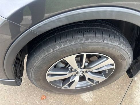 Used 2017 Toyota RAV4 XLE AWD/4WD image 11