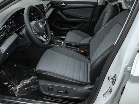 Used 2026 Volkswagen Jetta SE FWD image 16