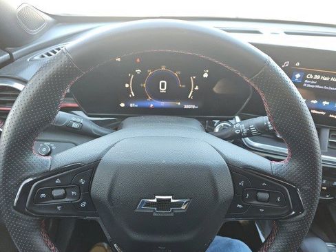 Used 2024 Chevrolet Trax RS w/ Sunroof Package image 21