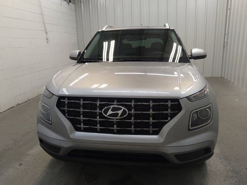 Used 2023 Hyundai Venue SEL FWD image 15