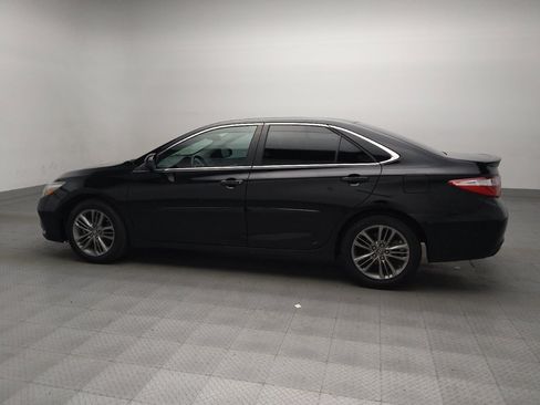 Used 2017 Toyota Camry SE image 3