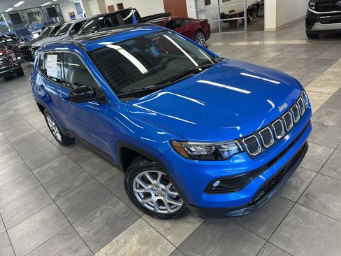 Used 2022 Jeep Compass Latitude w/ Sun and Sound Group image 11