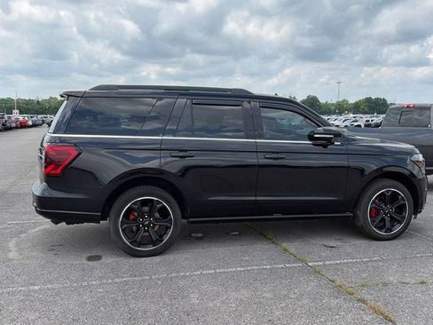 Used 2022 Ford Expedition Limited AWD/4WD image 5