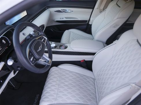 Used 2025 Genesis GV70 3.5T Sport w/ Sport Prestige Package image 17