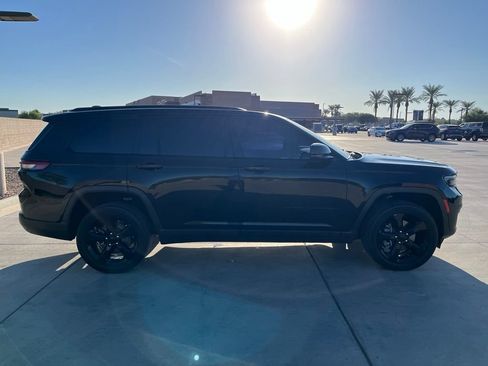 Used 2023 Jeep Grand Cherokee L Laredo RWD image 10