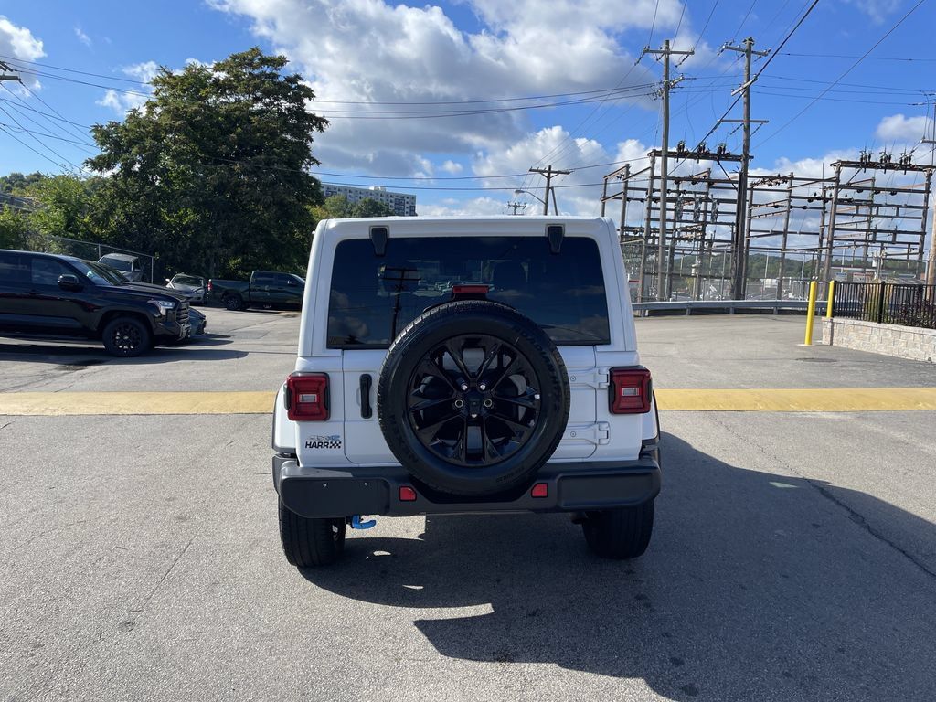 Certified 2024 Jeep Wrangler Unlimited Sahara AWD/4WD image 4