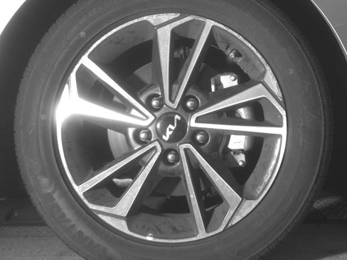 Used 2024 Kia Forte LXS FWD image 13