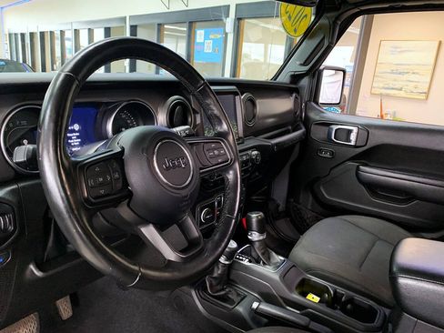 Used 2023 Jeep Wrangler Unlimited w/ Cold Weather Group AWD/4WD image 7
