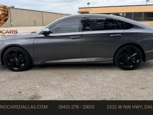Used 2018 Honda Accord Touring image 2