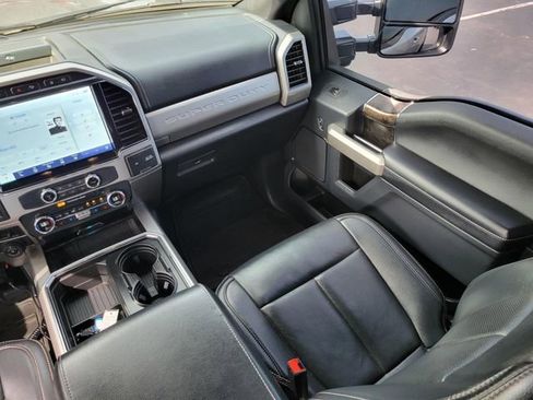 Used 2022 Ford F250 Lariat w/ Black Appearance Package image 32