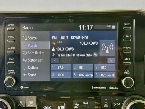 Used 2022 Toyota Highlander XLE AWD/4WD image 14