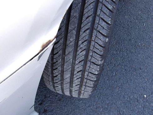 Used 2005 Hyundai Elantra GLS FWD image 19