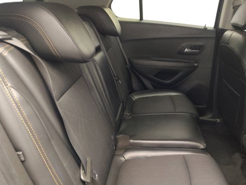 Used 2019 Chevrolet Trax LT w/ LT Convenience Package FWD image 19