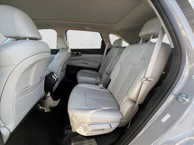 Used 2023 Kia Sorento EX w/ Panoramic Sunroof Package FWD image 22