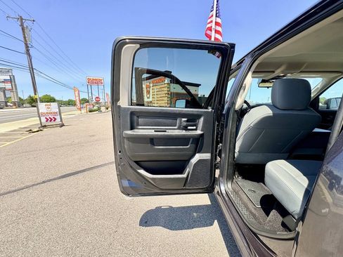 Used 2016 RAM 1500 Express AWD/4WD image 24