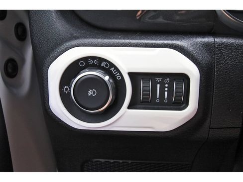 Used 2020 Jeep Wrangler Unlimited Sahara AWD/4WD image 22
